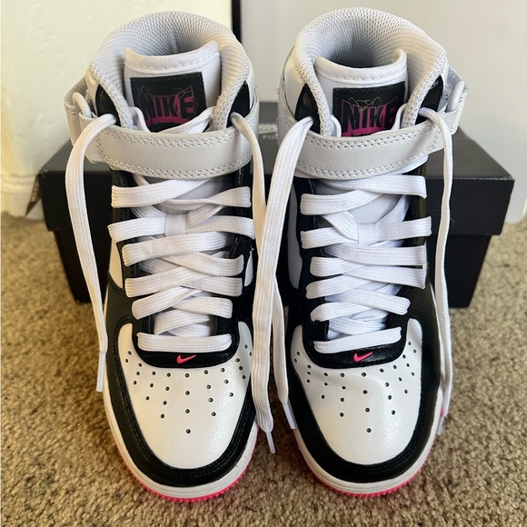 Air Force 1 Nike Jordans. Size 6 Woman & Youth 🩷 - Picture 4 of 7